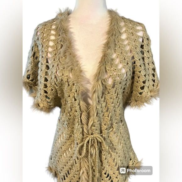 Arden B Crochet Short Sleeve Cardigan Wool Blend with Faux Fur Trim - Picture 3 of 12